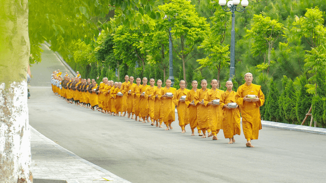 Monks’ “Walk for Peace” Draws Tens of Thousands in Richmond on 100th Day of Journey