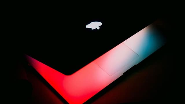 Trump Threatens Apple with 25% Tariff Over Overseas iPhone Production