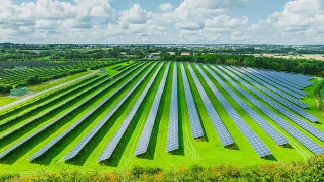 U.S. Renewable Energy Jobs Surpass 5 Million for the First Time