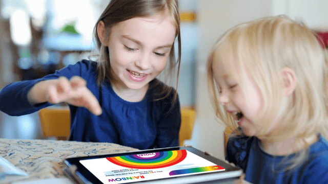 Silly Spin Colors: The Perfect First Learning App by Learning Giraffe
