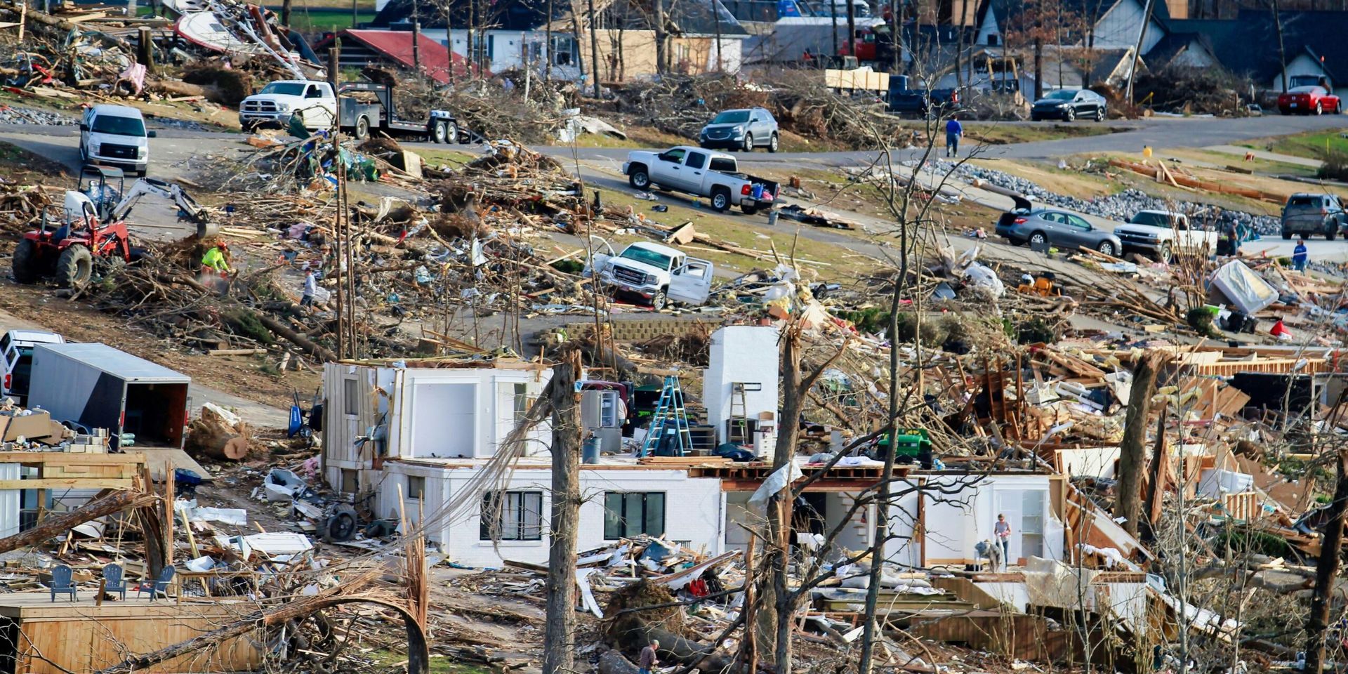Tornadoes Devastate U.S. Midwest, Leaving 25 Dead and Communities in Ruins