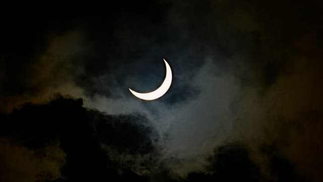 Spectacular Sky Show: Crescent Moon Aligns with Mars as Meteors Begin to Fall
