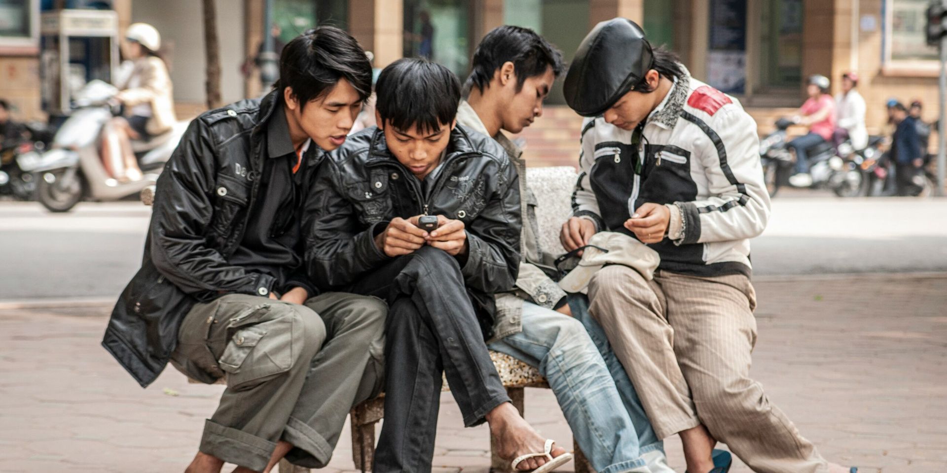 Digital Wellness in Focus: From Global Literacy to the Subtle Risks of Daily Device Habits