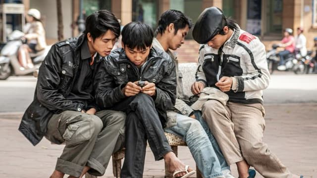 Digital Wellness in Focus: From Global Literacy to the Subtle Risks of Daily Device Habits