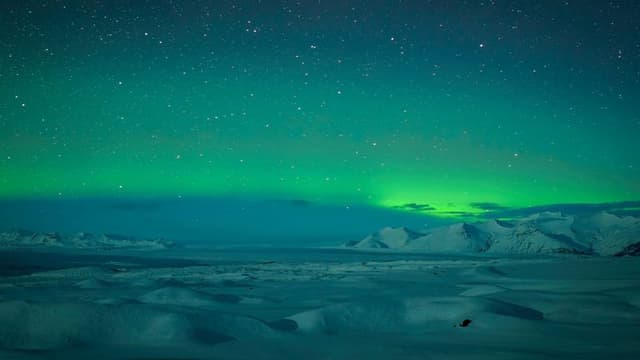 Rare Northern Lights Illuminate the Skies Across 18 U.S. States on August 8–9, 2025