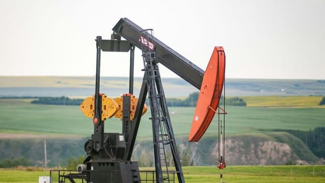 Global Oil Prices Surge Amid Middle East Tensions