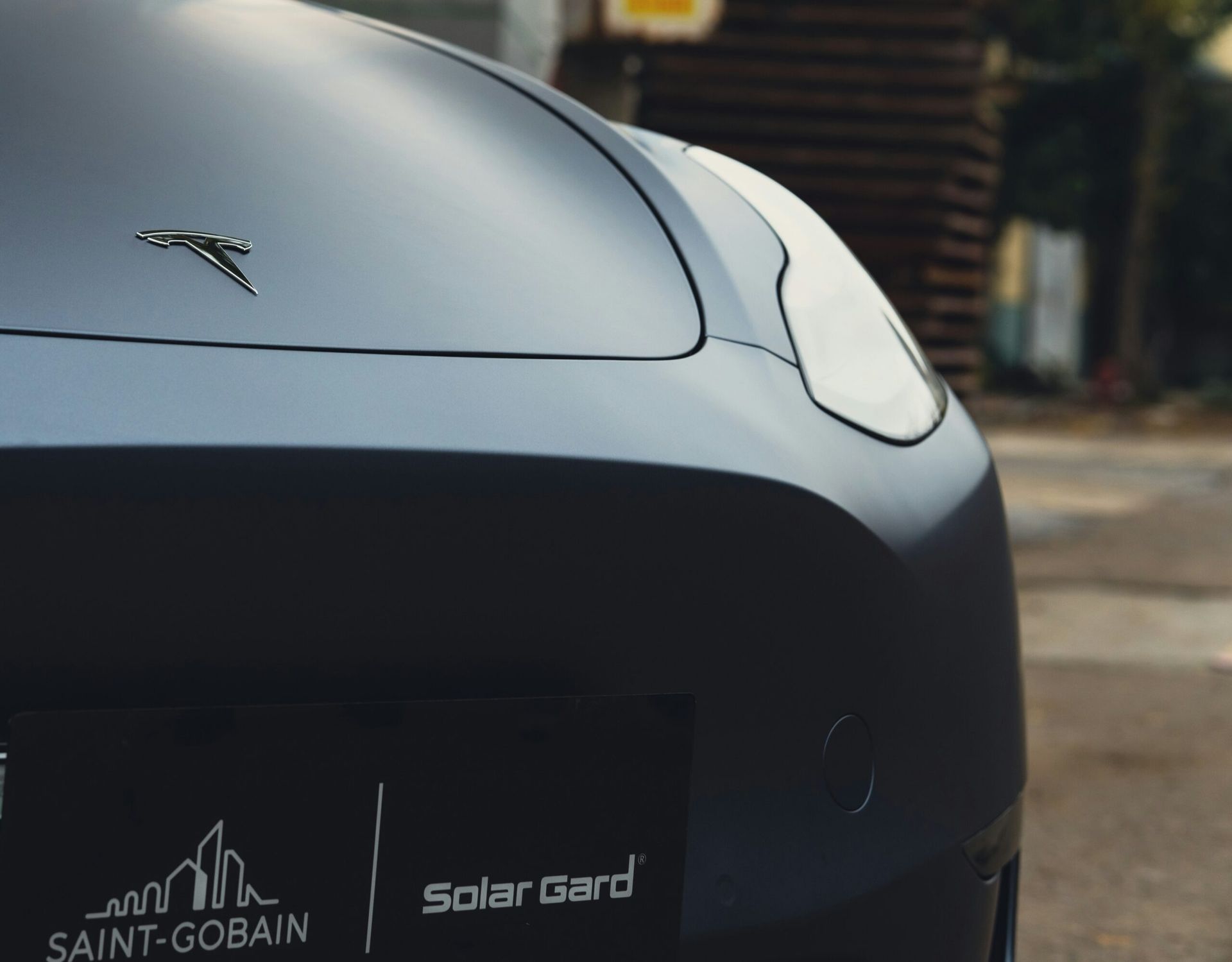 Tesla Rolls Out Full Solar Roof with Integrated Battery Storage for Homes