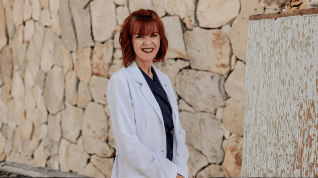 Kelly Fletcher, founder of Cascade Vitality, offering holistic, personalized health solutions for women’s wellness, focusing on hormonal balance.
