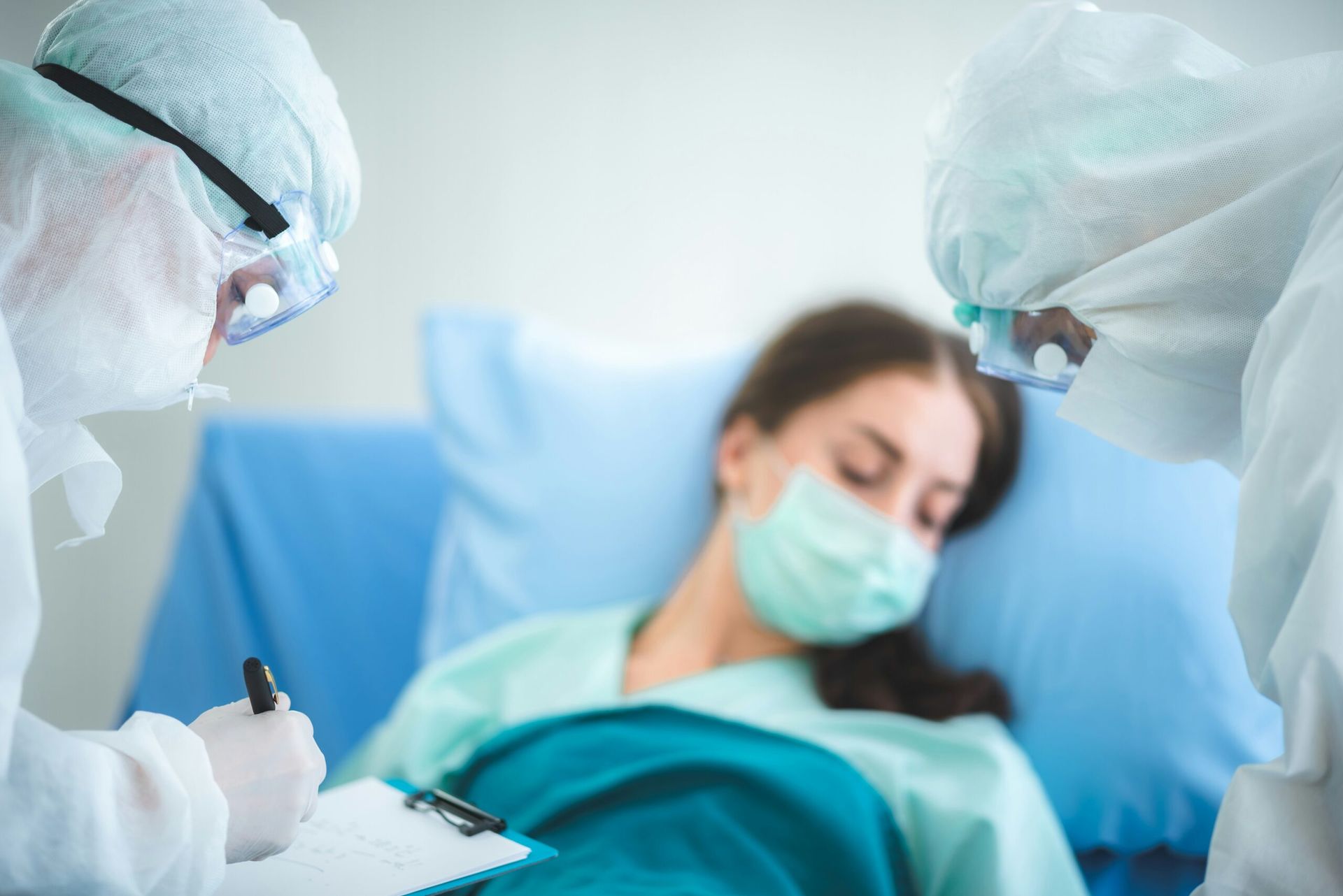 CDC Reports COVID-19 Hospitalization Surge Across 14 States Ahead of Winter Season