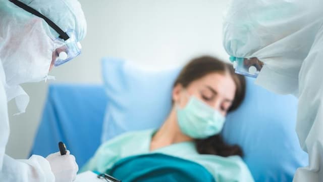 CDC Reports COVID-19 Hospitalization Surge Across 14 States Ahead of Winter Season