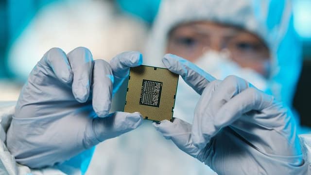 Quantum Computing Milestone: IBM Achieves Breakthrough with 128-Qubit Processor