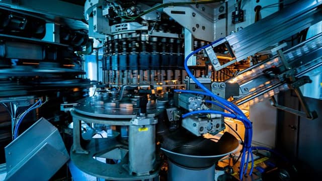 Scientists Achieve Record-Breaking Strength in New Quantum Material