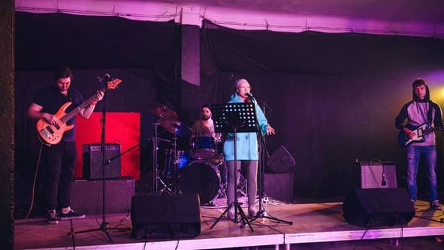 Jessie J Performs After Biopsies, Shares Breast Cancer Update