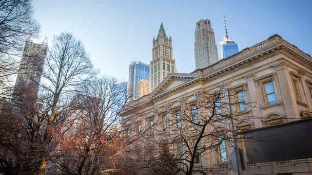 New York Governor Pushes for Enhanced Oversight of Mayor Adams Amid Corruption Probe