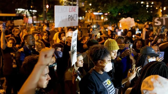 Tensions Rise as Chicago Protest Against Police Violence Escalates