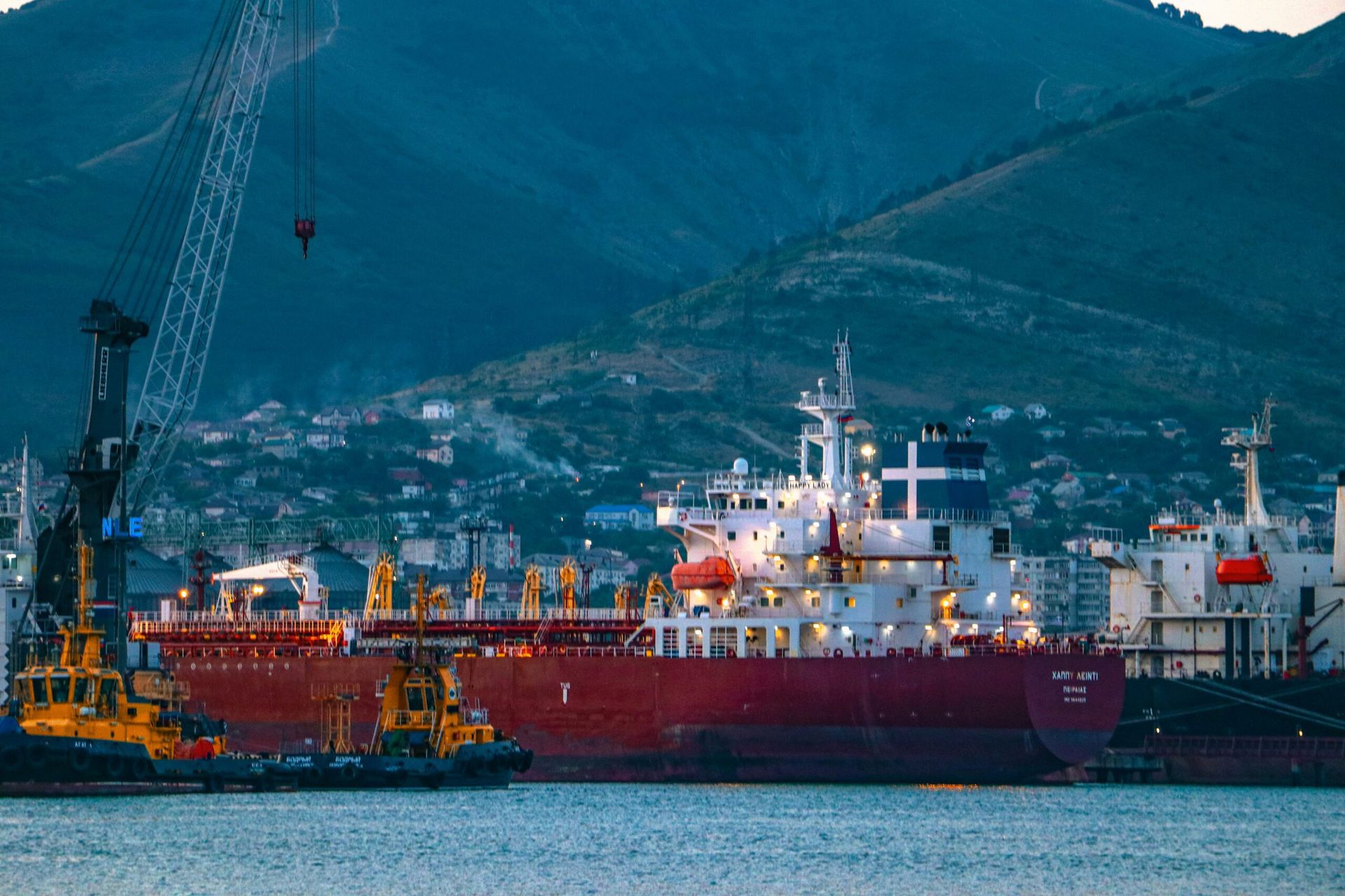 U.S. Expands Trade Sanctions on Venezuelan Oil Sector