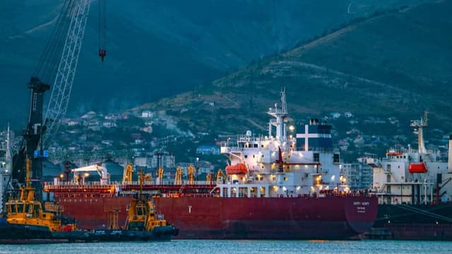 U.S. Expands Trade Sanctions on Venezuelan Oil Sector