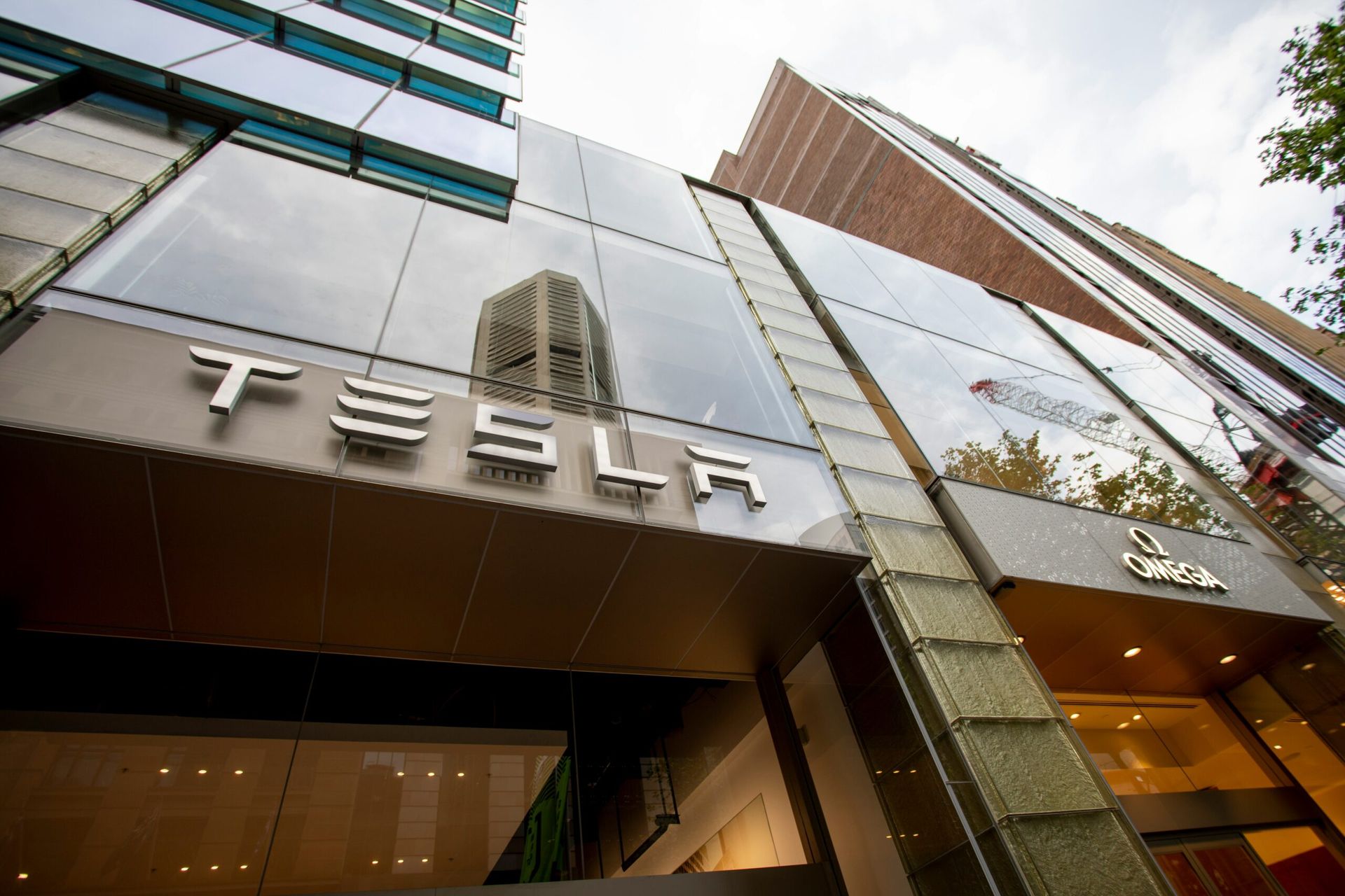 Apple’s Rival: Tesla Announces TeslaBook, an All-Electric Laptop with Built-In Solar Charging
