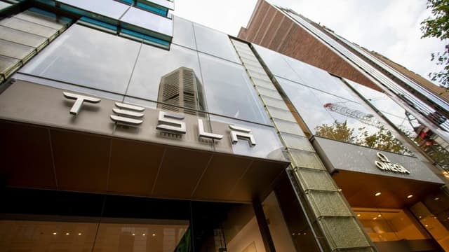 Apple’s Rival: Tesla Announces TeslaBook, an All-Electric Laptop with Built-In Solar Charging