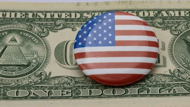 U.S. Dollar Strengthens Amid Global Economic Uncertainty