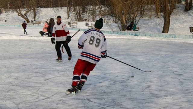 Historic Outdoor Hockey Spectacle in Miami: Rangers Dominate in 2026 NHL Winter Classic With Zibanejad’s Record-Setting Hat Trick