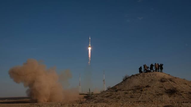 China’s Long March 10 Rocket Successfully Test Fires, Bringing the Country Closer to Moon and Mars Exploration