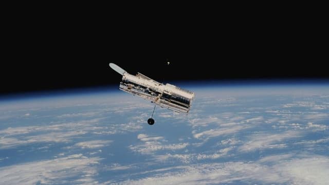 First Crewed Spaceflight to Enter Polar Retrograde Orbit