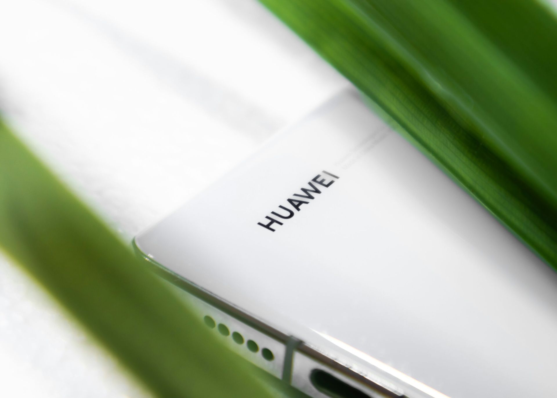 Huawei Unveils the Mate X4: A Foldable Smartphone with 5G and Enhanced AI Features