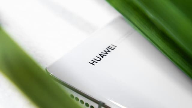 Huawei Unveils the Mate X4: A Foldable Smartphone with 5G and Enhanced AI Features