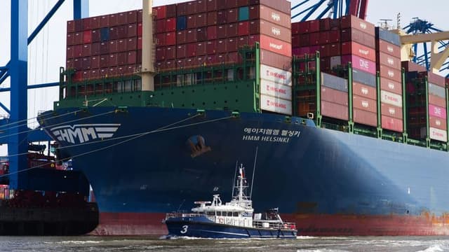 U.S. Economy Faces Summer Slowdown Amid Trade Policy Shifts