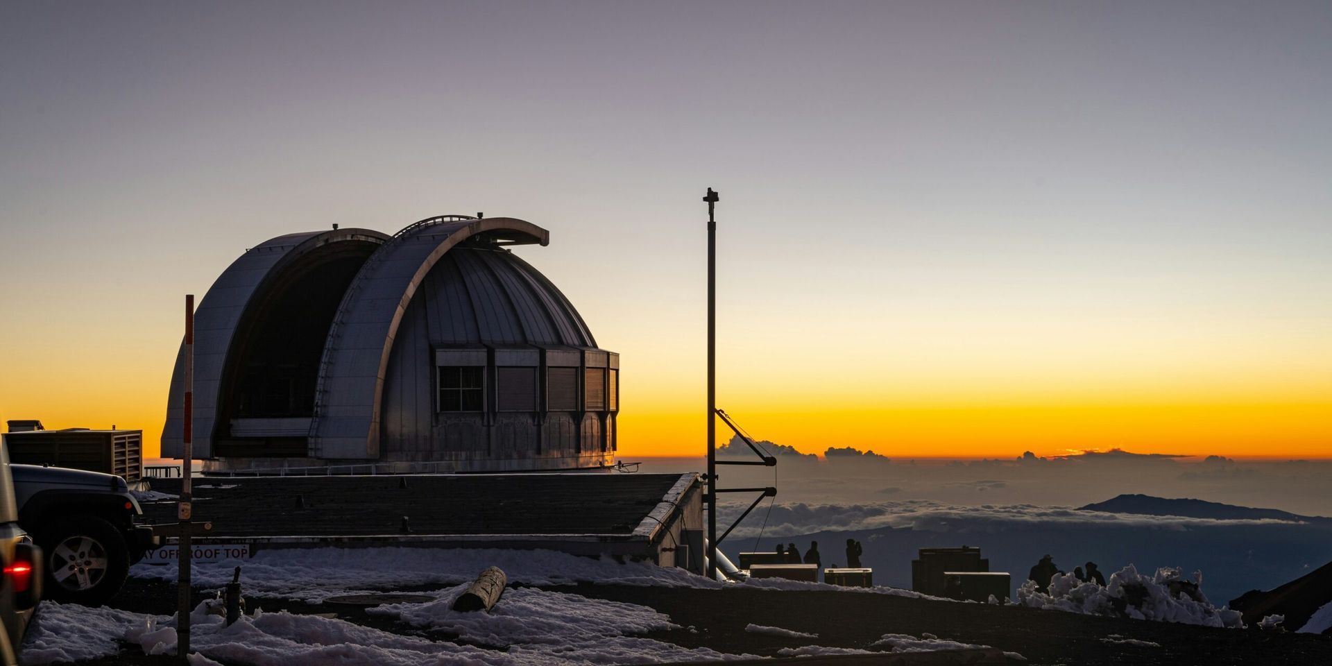 Webb Telescope Reveals Hidden Atmosphere on Distant Ultra‑Hot World